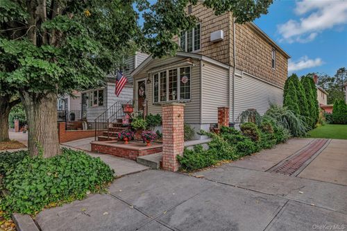 71 58th Rd, Maspeth, NY, 11378-2607 | Card Image