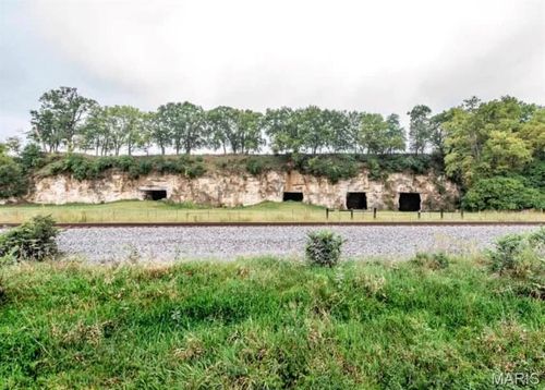 2662 N Highway 79, Elsberry, MO, 63343-3722 | Card Image