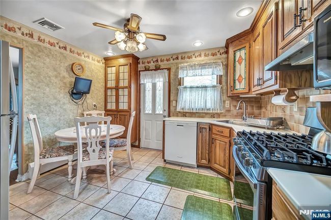 144 Caroline Rd, House other with 4 bedrooms, 3 bathrooms and null parking in Paramus NJ | Image 13