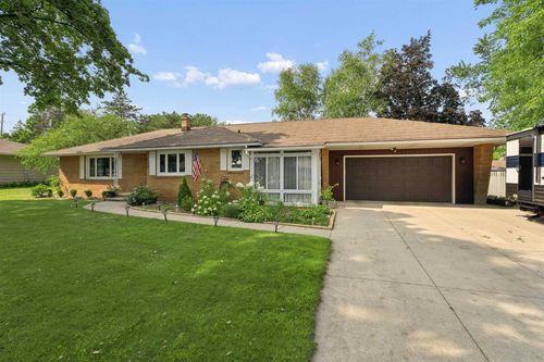 620 W Sunset Avenue, GRAND CHUTE, WI, 54911 | Card Image