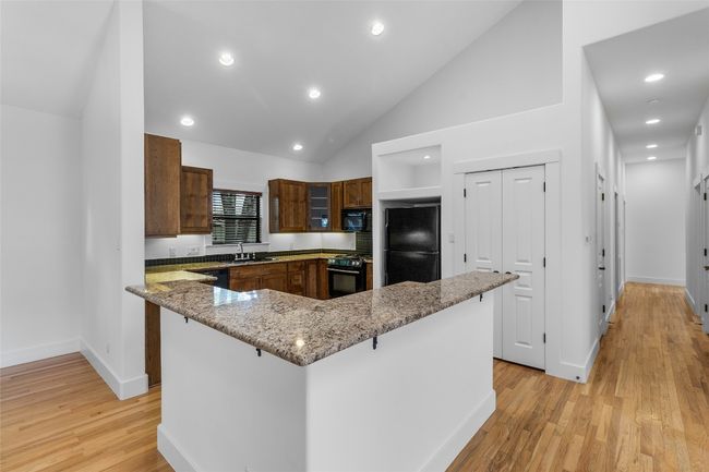 Kitchen with breakfast bar | Image 10