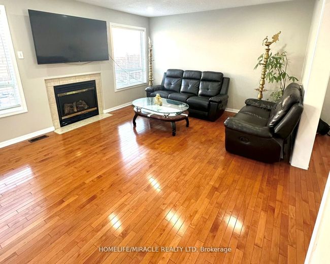 24 Zimmer St, House other with 4 bedrooms, 3 bathrooms and 4 parking in Brampton ON | Image 5