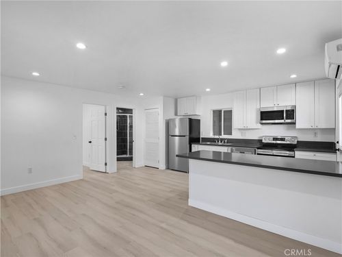 8828 Chimineas Ave, Northridge, CA, 91325-3019 | Card Image