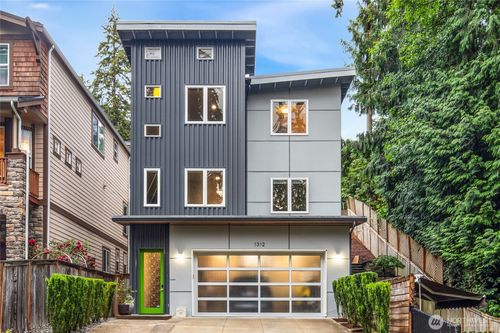 1312 211th Ave Ne, Sammamish, WA, 98074-6723 | Card Image