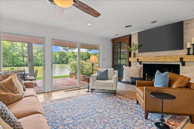Family Room | Image 22