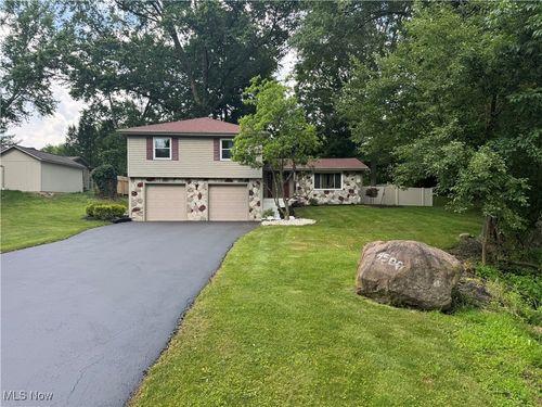 4506 Green Glen Dr, Youngstown, OH, 44511-3614 | Card Image