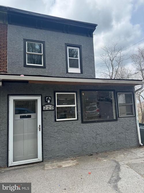 220 New St, COATESVILLE, PA, 19320-3706 | Card Image