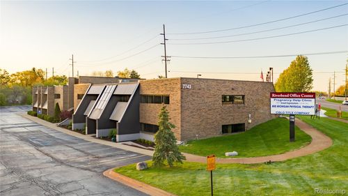 204-7743 Grand River Rd, Brighton, MI, 48114-7393 | Card Image