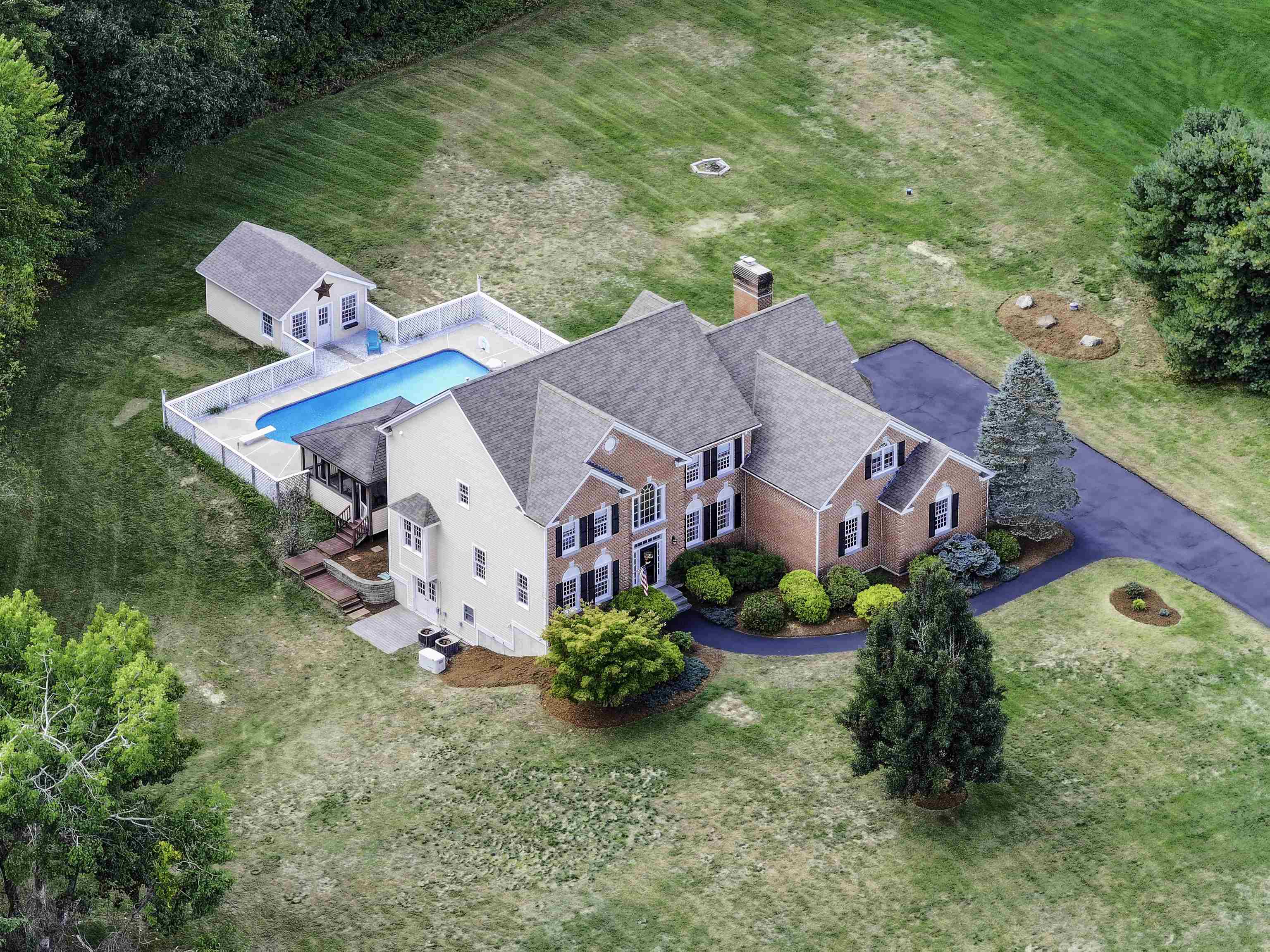 New South Dr, Amherst, NH 03031