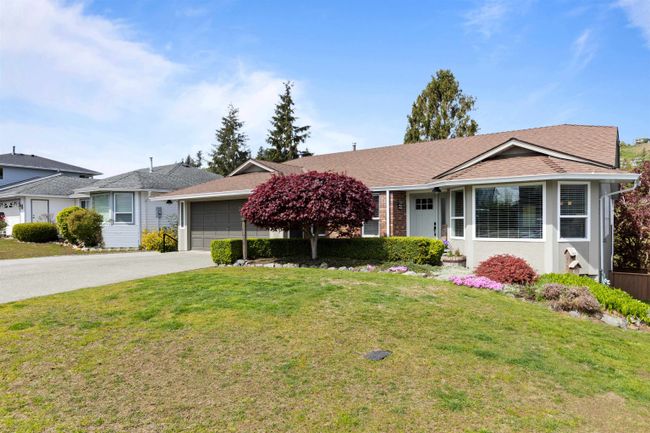 35839 Eaglecrest Drive, House other with 6 bedrooms, 3 bathrooms and null parking in Abbotsford BC | Image 2