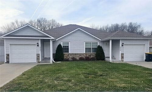 9324 N Robinhood Ave, Kansas City, MO, 64154-7902 | Card Image