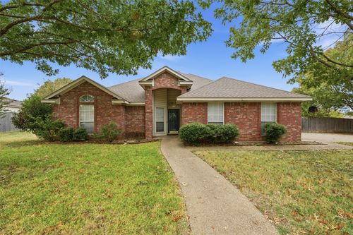 621 Yukon Pass Dr, Hewitt, TX, 76643-3696 | Card Image