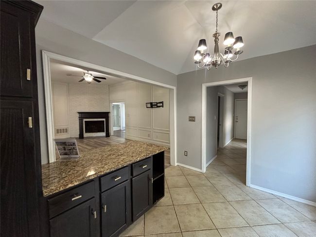 Love these extra cabinets/countertop space! | Image 10