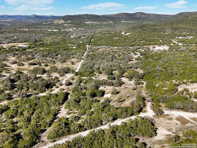 207 Roadrunner Trl, House other with 1 bedrooms, 1 bathrooms and null parking in Utopia TX | Image 24