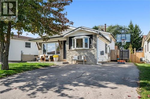 10 Broken Oak Cres, Kitchener, ON, N2N1N7 | Card Image