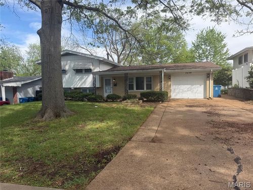 2436 Pinehurst Dr, Overland, MO, 63114-1526 | Card Image
