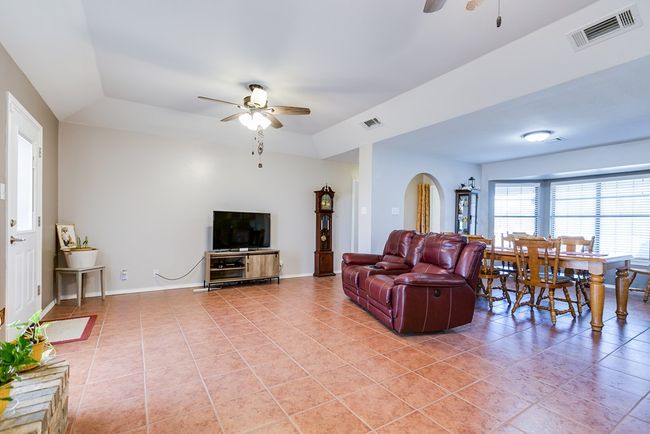 Living Area | Image 6