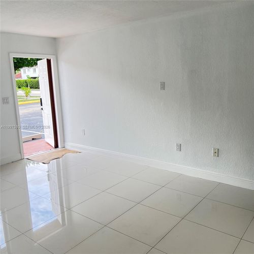 apt-101-17348 Nw 74th Ave, Hialeah, FL, 33015-7188 | Card Image