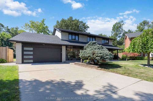 22 Richdale Crt, Etobicoke, ON, M9B5Y9 | Card Image