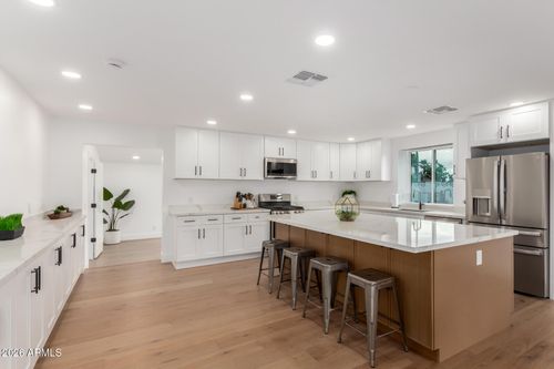 8401 E San Miguel Ave, Scottsdale, AZ, 85250-6760 | Card Image