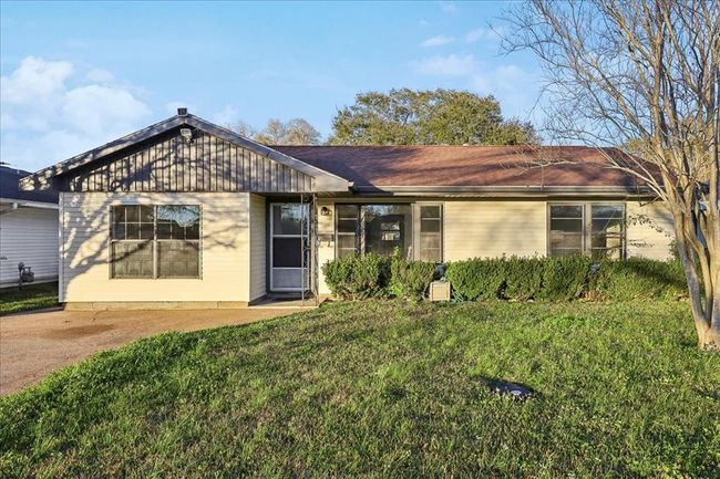 623 S 8 Th St, House other with 3 bedrooms, 2 bathrooms and null parking in Nederland TX | Image 33