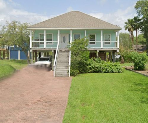 909 Gruenwald Ave, Seabrook, TX, 77586-3822 | Card Image