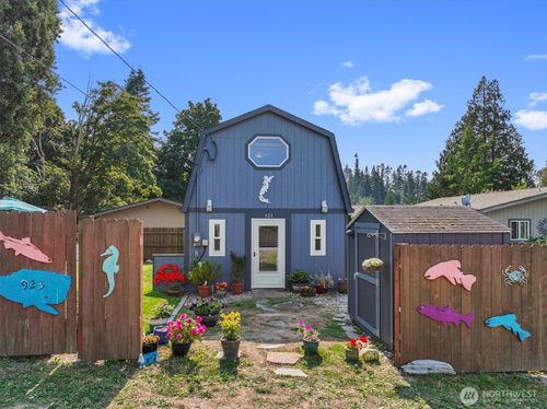 923 Olympic St, Camano Island, WA, 98282-8639 | Card Image