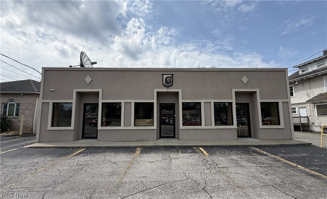 1024 E Market St, Warren, OH 44481