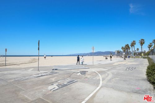 103-22 Navy Street, Venice, CA, 90291 | Card Image