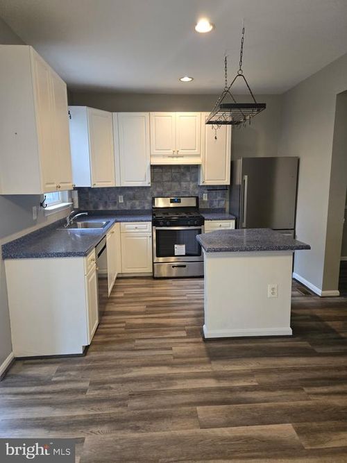 4662 Deerwatch Dr, CHANTILLY, VA, 20151-2262 | Card Image