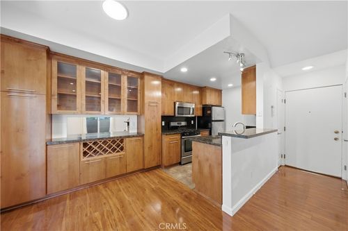 2-1554 N Hobart Blvd, Los Angeles, CA, 90027-6925 | Card Image