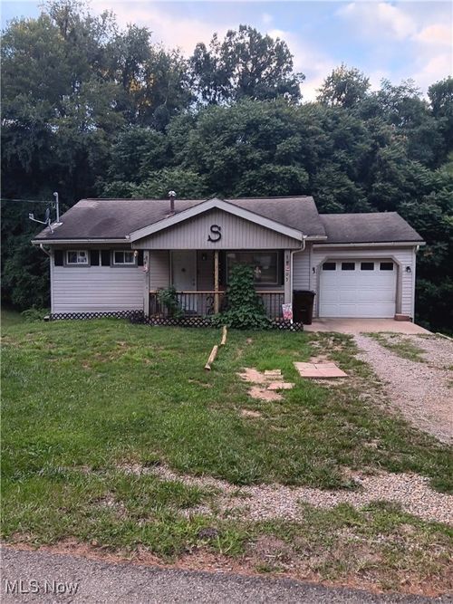 2105 Chewelah Ave, Zanesville, OH, 43701-8546 | Card Image