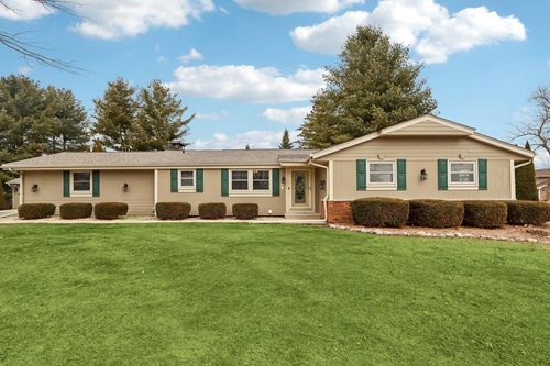 712 Lake Bluff Drive, Oconomowoc, WI, 53066 | Card Image