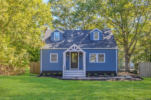 115 Weeks Ave, Manorville, NY, 11949-2038 | Card Image