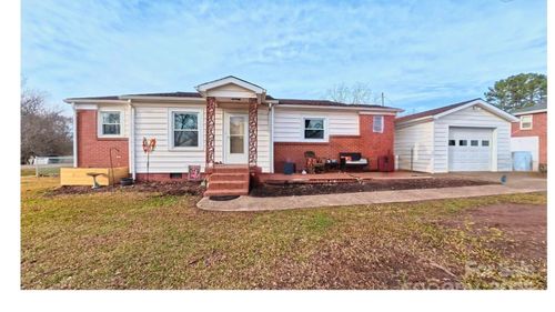 428 Kelly Rd, Forest City, NC, 28043-8795 | Card Image