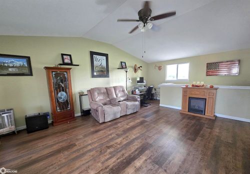 16464 Dmc Highway 34, West Burlington, IA, 52655-8623 | Card Image