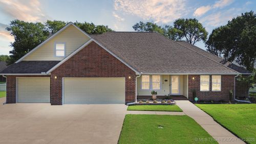 2809 Summerfield Pl, Pryor, OK, 74361-8709 | Card Image