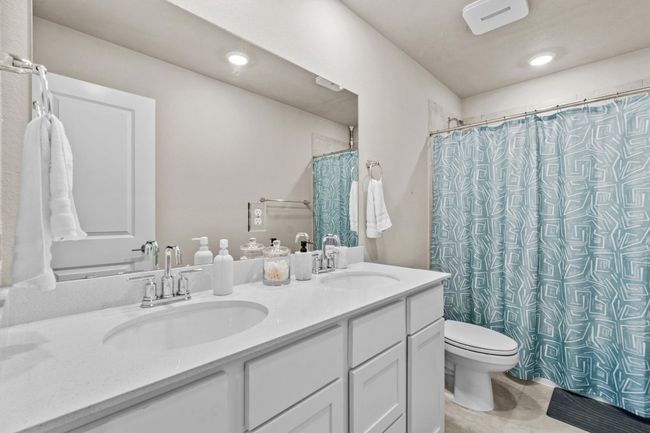 Secondary bathroom with full tub | Image 18