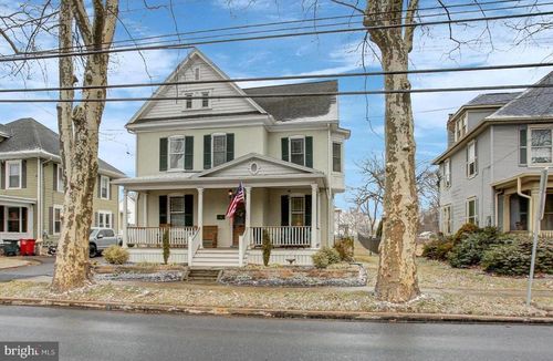 438 E Baltimore St, GREENCASTLE, PA, 17225-1006 | Card Image