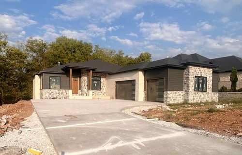 6147 S Hampton Ave, Springfield, MO, 65810-3029 | Card Image