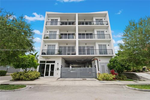 305-2010 Sw 25th Ter, Miami, FL, 33133-2468 | Card Image