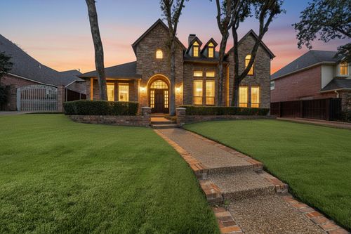 2115 Royal Dominion Ct, Arlington, TX, 76006-4837 | Card Image