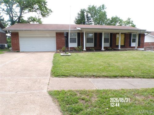 4348 Vandals Dr, Florissant, MO, 63033-6919 | Card Image