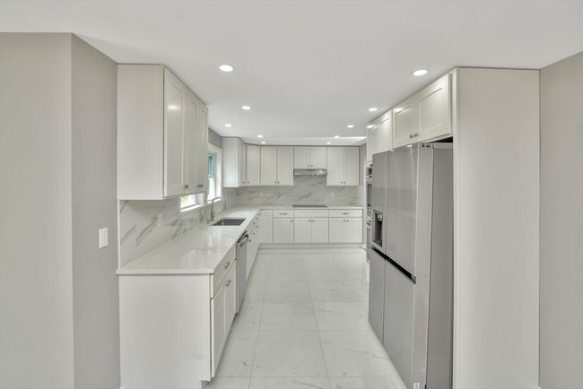 87 Summer St, House other with 4 bedrooms, 3 bathrooms and 6 parking in Abington MA | Image 4