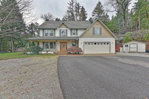 301 Leeannas Way, Shady Cove, OR, 97539-8718 | Card Image