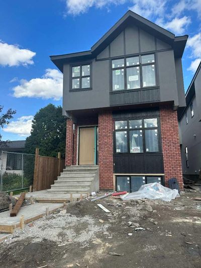 2226 Halifax Cres Nw, House detached with 5 bedrooms, 4 bathrooms and 2 parking in Calgary AB | Image 2