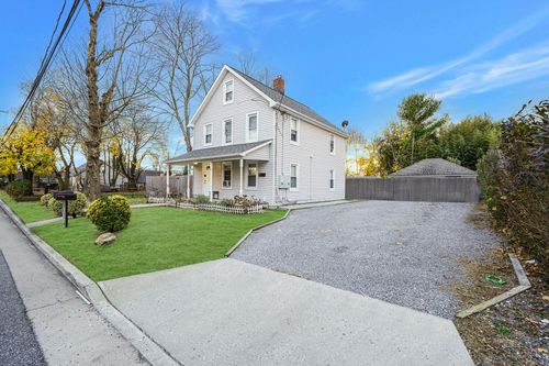 28 Union St, Port Jefferson Station, NY, 11776-1252 | Card Image