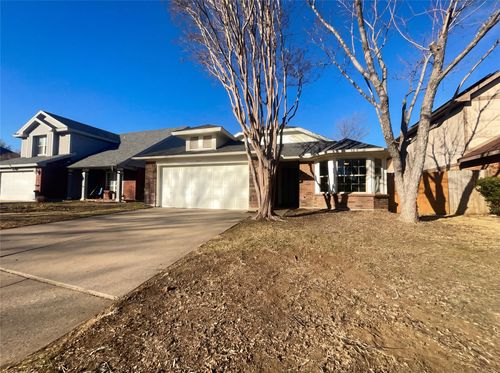 2108 Woodland Oaks Dr, Arlington, TX, 76013-5317 | Card Image