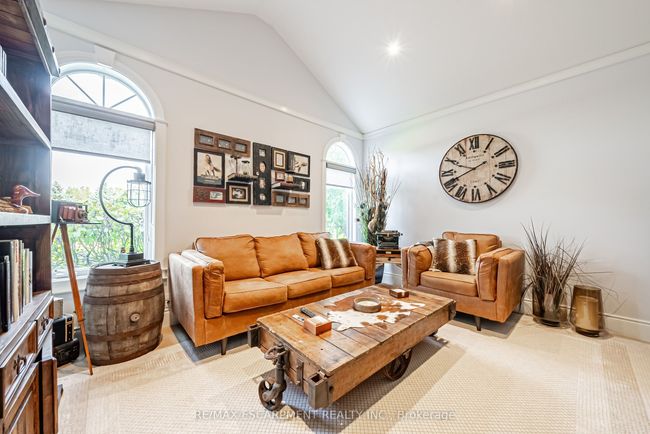 70 Oak Ave, House other with 6 bedrooms, 4 bathrooms and 7 parking in Dundas ON | Image 11