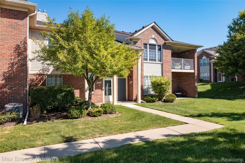 1874 Flagstone Cir, Rochester, MI, 48307-6095 | Card Image